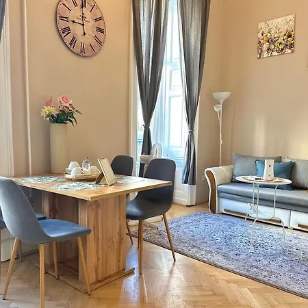 Apartment Palace - Palace District - Downtown *